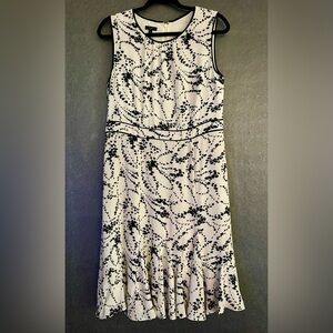 Talbots Black/White Floral Flounce Hem Lined Sleeveless Fit & Flare Size 10P